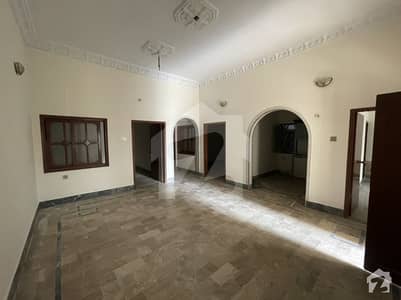 لطیف آباد یونٹ 6 لطیف آباد حیدر آباد میں 4 کمروں کا 12 مرلہ زیریں پورشن 45 ہزار میں کرایہ پر دستیاب ہے۔
