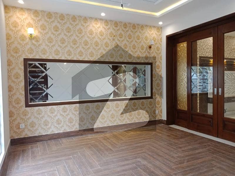10 Marla House For Rent In Chambelli Block In Bahria Town Lahore.