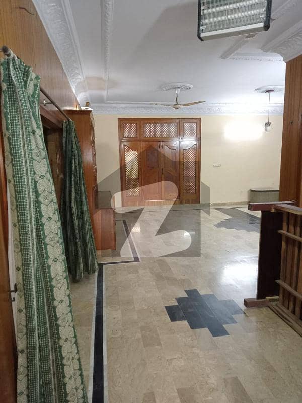 ماڈل ٹاؤن ۔ بلاک کے ماڈل ٹاؤن لاہور میں 2 کمروں کا 1 کنال بالائی پورشن 60 ہزار میں کرایہ پر دستیاب ہے۔