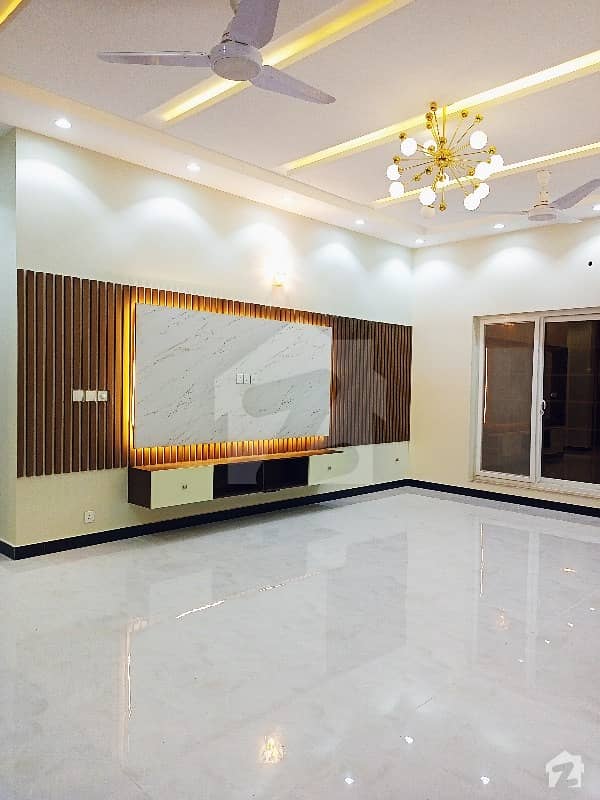 1 Kanal Brand New Upper Portion With Gas Available For Rent