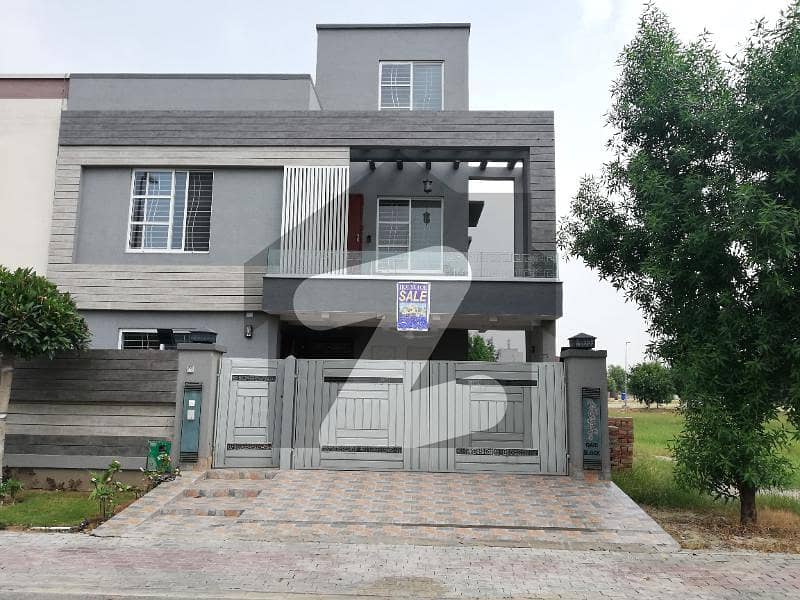 10 Marla Used House For Sale In Bahria Town Lahore