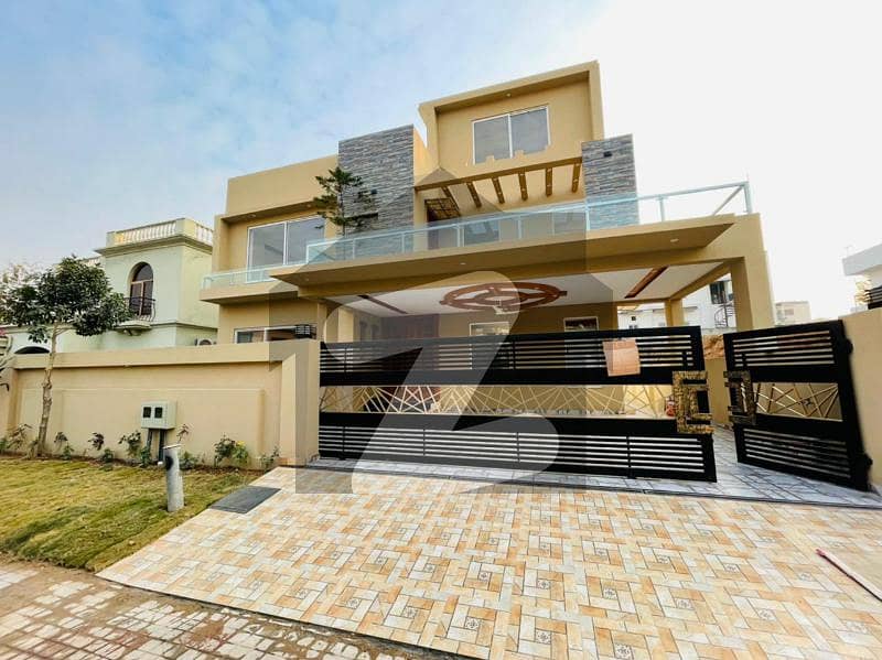 1 Kanal Beautiful House Up For Sale