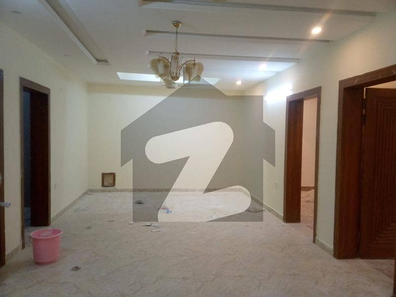 ایف ۔ 11 اسلام آباد میں 5 کمروں کا 10 مرلہ مکان 1.4 لاکھ میں کرایہ پر دستیاب ہے۔