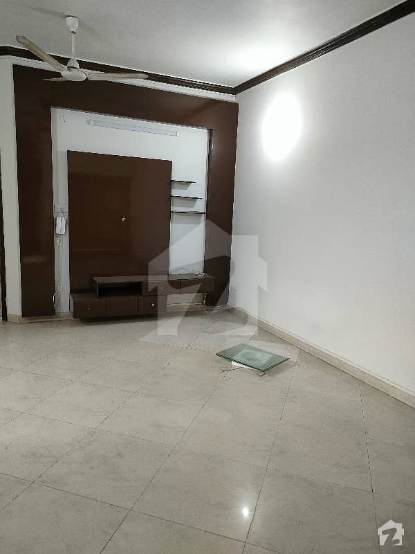 کوہ نور ٹاؤن فیصل آباد میں 5 کمروں کا 15 مرلہ مکان 5.75 کروڑ میں برائے فروخت۔