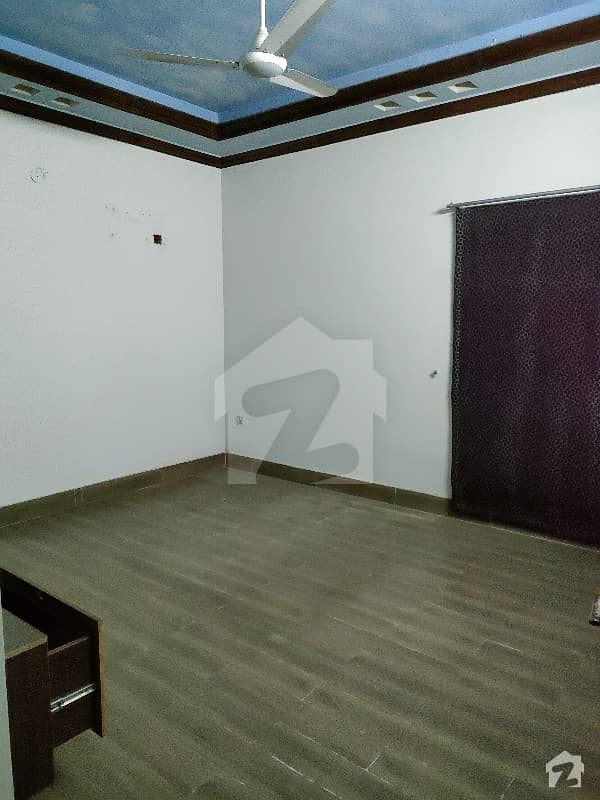 کینال روڈ فیصل آباد میں 4 کمروں کا 10 مرلہ مکان 90 ہزار میں کرایہ پر دستیاب ہے۔