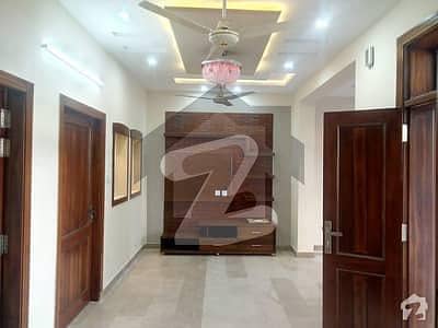 زبیدہ پارک لاہور میں 3 کمروں کا 12 مرلہ مکان 3.2 کروڑ میں برائے فروخت۔