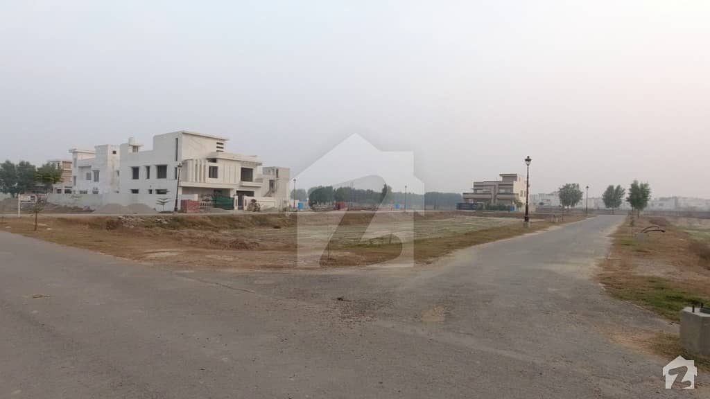 1 Kanal Near To Park Super Hot Attractive Prime Location Plot For Sale Located in Lake City - Sector M2, With All Dues Paid On Reasonable Price.