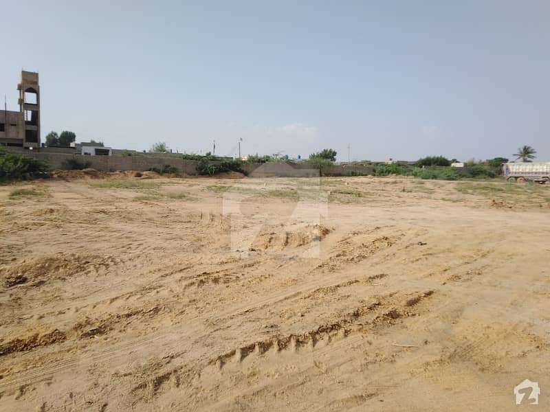 گداپ روڈ کراچی میں 2 کنال صنعتی زمین 1.75 کروڑ میں برائے فروخت۔