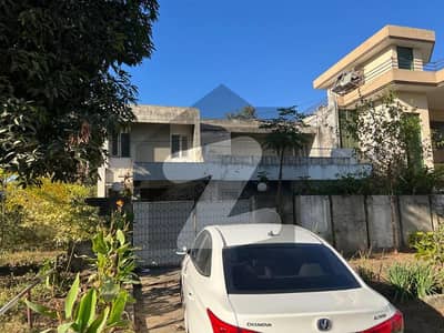 G-9 1, Corner live able House for sale