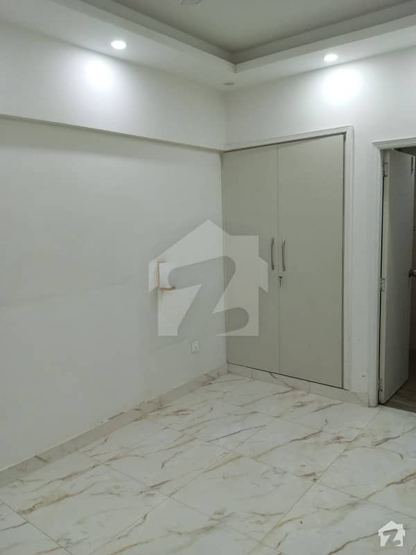 Centrally Located Flat In Gulshan-e-iqbal Block 13/d Is Available For Sale