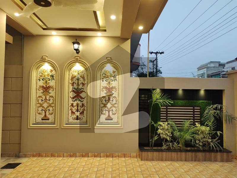 طارق گارڈنز ۔ بلاک بی طارق گارڈنز لاہور میں 6 کمروں کا 10 مرلہ مکان 3.5 کروڑ میں برائے فروخت۔
