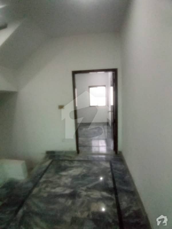 کماہاں روڈ لاہور میں 2 کمروں کا 1 مرلہ مکان 32 لاکھ میں برائے فروخت۔