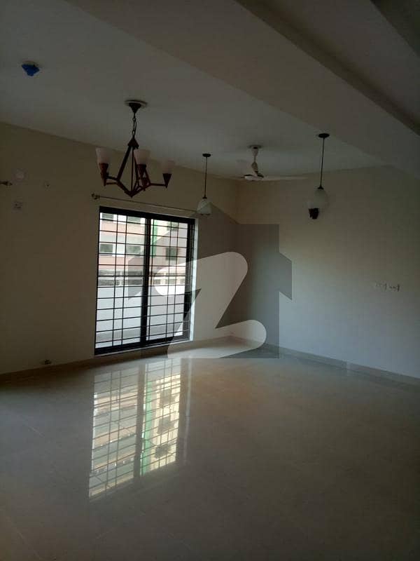 Brand New 10 Marla 3 Bed rooms Flat First Floor For Rent