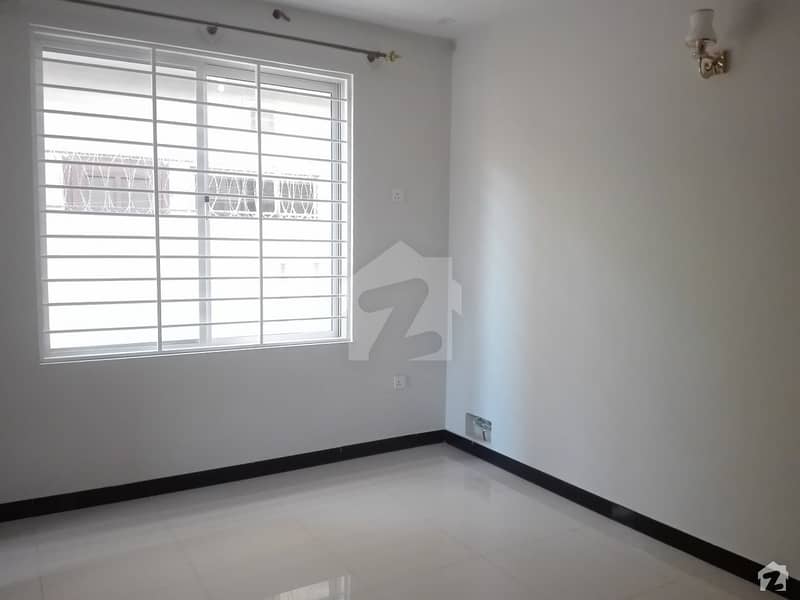 E-11 850 Square Feet Flat Up For Sale