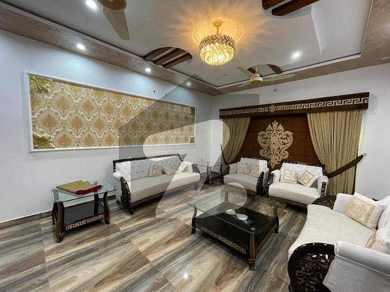 لیک سٹی ۔ سیکٹر ایم ۔ 3اے لیک سٹی رائیونڈ روڈ لاہور میں 7 کمروں کا 1 کنال مکان 6 کروڑ میں برائے فروخت۔