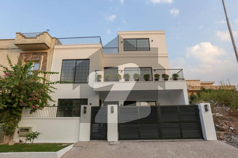 10 Marla Luxury House For Sale