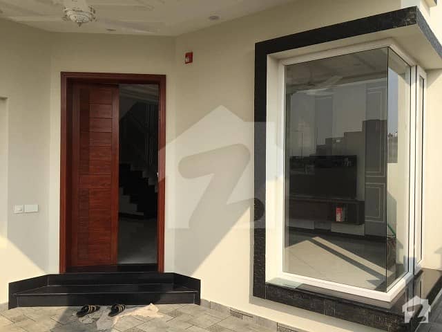 گلشنِ مدینہ فیصل آباد میں 4 کمروں کا 6 مرلہ مکان 1.7 کروڑ میں برائے فروخت۔
