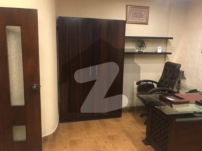 ڈی ایچ اے فیز 2 ایکسٹینشن ڈی ایچ اے ڈیفینس کراچی میں 4 مرلہ دفتر 70 ہزار میں کرایہ پر دستیاب ہے۔