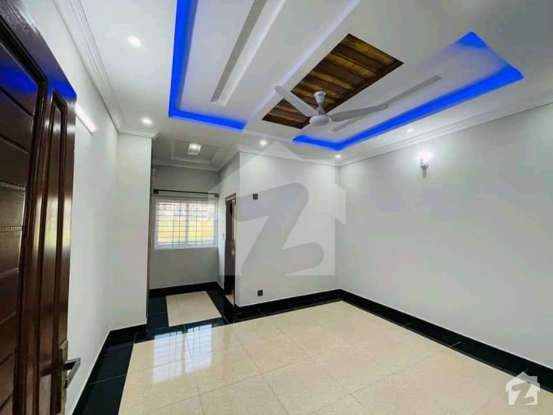 فیصل ٹاؤن - ایف ۔ 18 اسلام آباد میں 5 کمروں کا 7 مرلہ مکان 2.35 کروڑ میں برائے فروخت۔