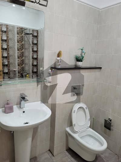 فیصل ٹاؤن - ایف ۔ 18 اسلام آباد میں 5 کمروں کا 8 مرلہ مکان 2.4 کروڑ میں برائے فروخت۔