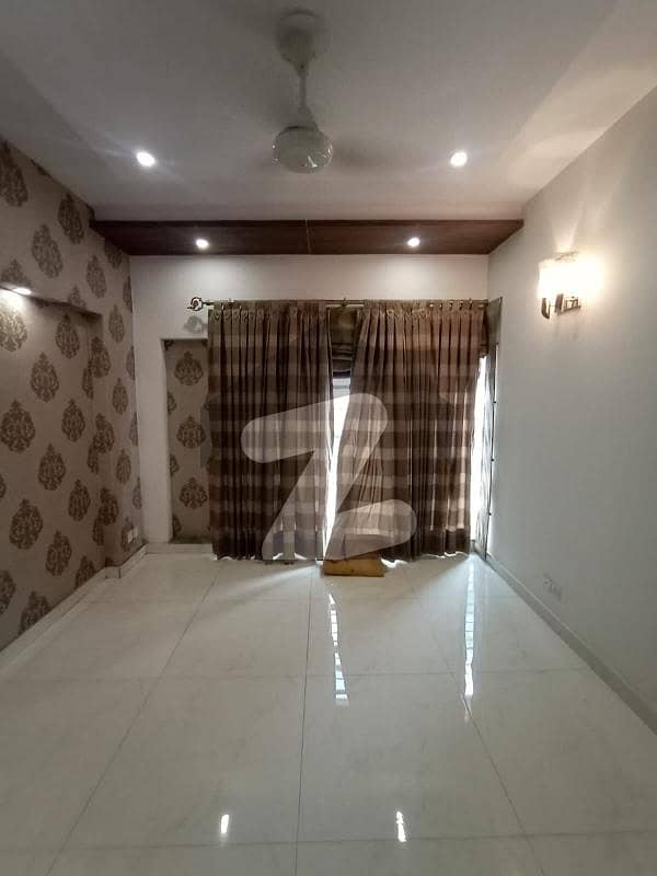 ڈی ایچ اے فیز 5 - بلاک جے جے ڈی ایچ اے فیز 5 ڈیفنس (ڈی ایچ اے) لاہور میں 4 کمروں کا 10 مرلہ مکان 3.5 کروڑ میں برائے فروخت۔