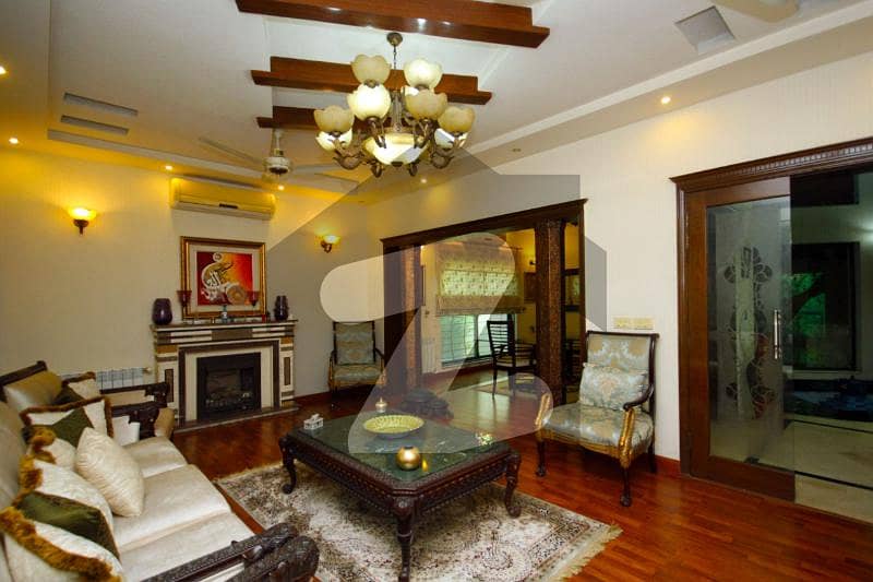 ڈی ایچ اے فیز 5 - بلاک ڈی فیز 5 ڈیفنس (ڈی ایچ اے) لاہور میں 5 کمروں کا 1 کنال مکان 6.9 کروڑ میں برائے فروخت۔