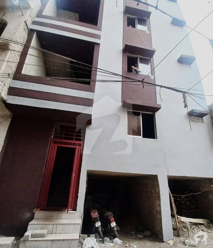 محمود آباد کراچی میں 3 کمروں کا 4 مرلہ فلیٹ 48 لاکھ میں برائے فروخت۔