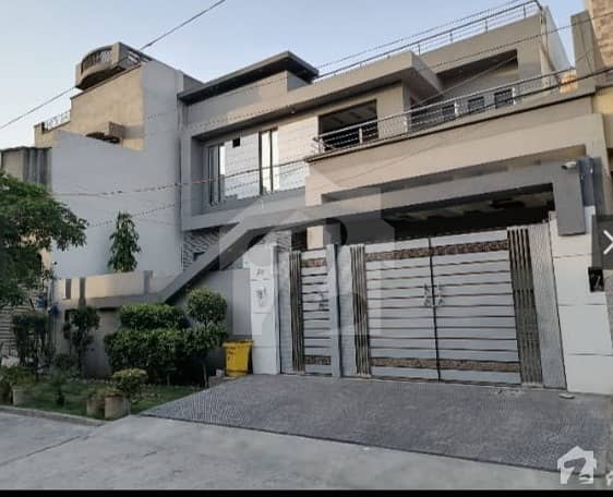 خیابانِ گارڈنز فیصل آباد میں 12 مرلہ مکان 2.5 کروڑ میں برائے فروخت۔