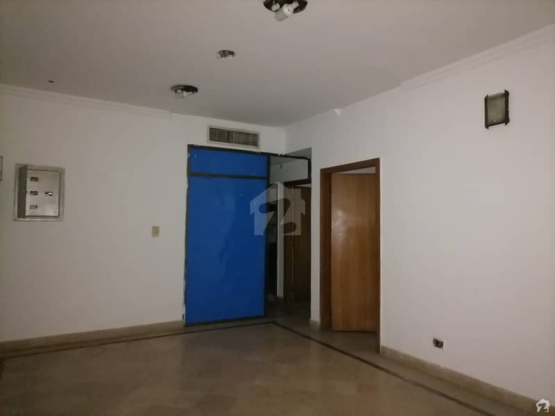 819 Square Feet Flat In Main Boulevard Gulberg For Rent At Good Location