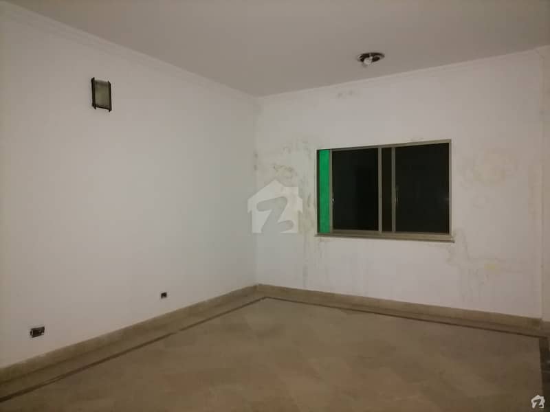 In Gulberg Of Lahore, A 1200 Square Feet Flat Is Available