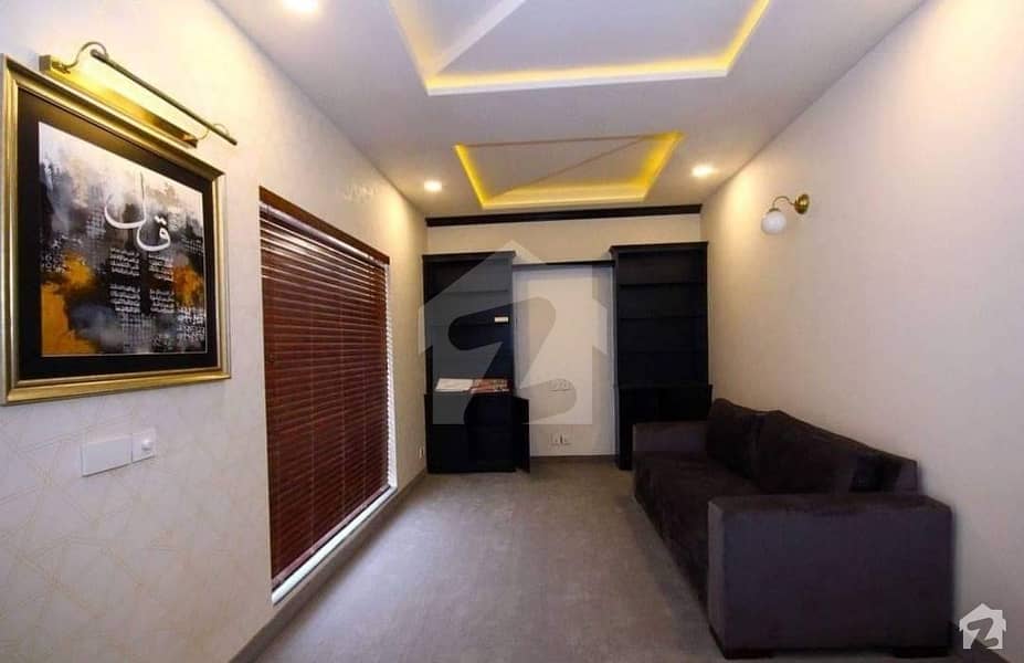 ٹرائیکون ویلیج لاہور میں 5 کمروں کا 1 کنال مکان 1.2 لاکھ میں کرایہ پر دستیاب ہے۔