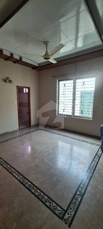 Dc Colony 10 Marla Upper Portion For Rent