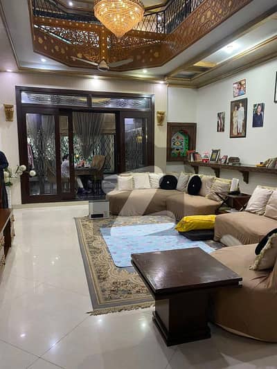 سنی پارک لاہور میں 9 کمروں کا 4.25 کنال فارم ہاؤس 18 کروڑ میں برائے فروخت۔