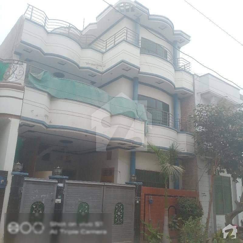 Allama Iqbal Town 5 Marla Triple Storey House For Sale