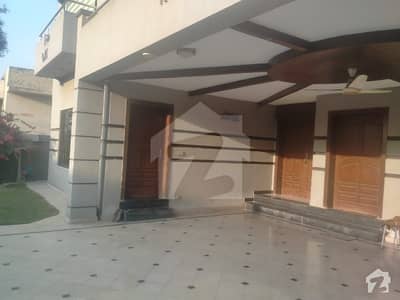 2 Kanal Luxurious House Available For Rent