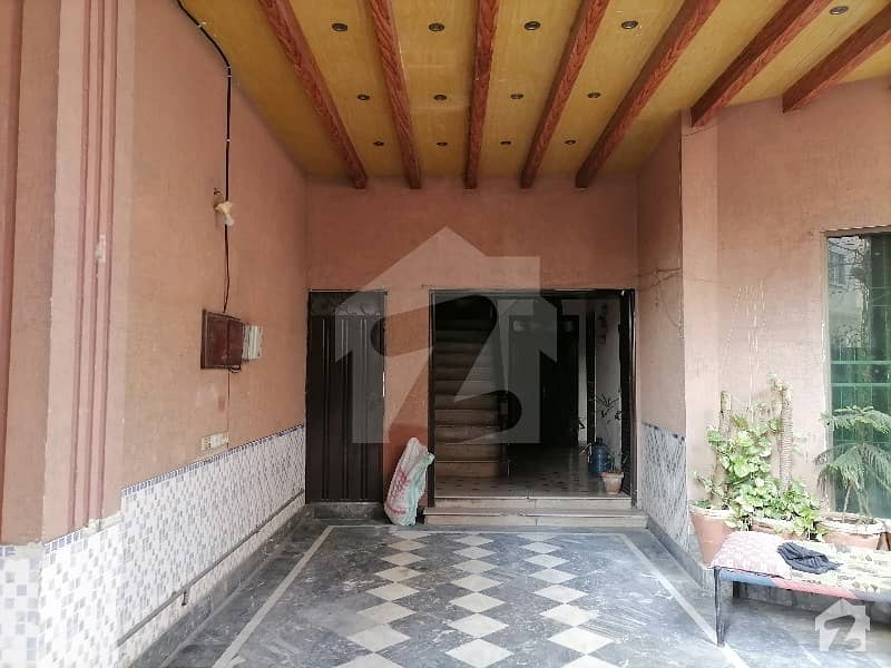 فیروزپور روڈ لاہور میں 10 کمروں کا 12 مرلہ مکان 3.9 کروڑ میں برائے فروخت۔