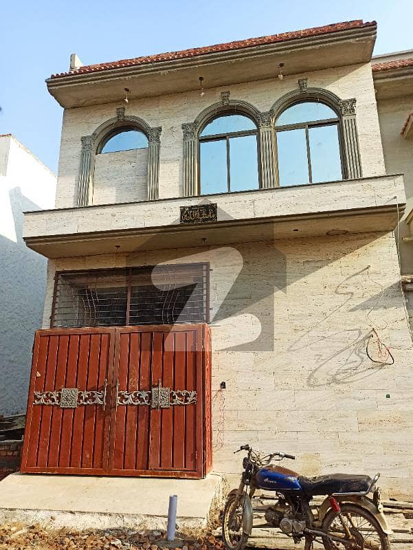 گرین ایوینیو ہاؤسنگ سوسائٹی کینٹ لاہور میں 3 کمروں کا 5 مرلہ مکان 1.5 کروڑ میں برائے فروخت۔