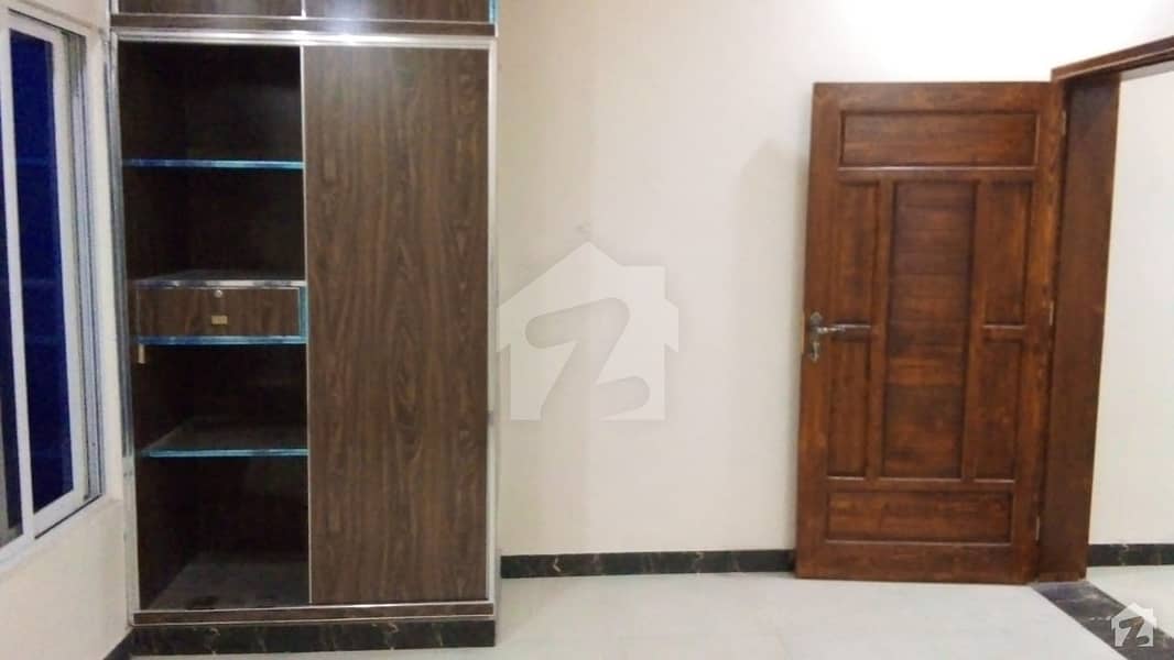 فرید ٹاؤن فیصل آباد میں 3 کمروں کا 4 مرلہ مکان 95 لاکھ میں برائے فروخت۔