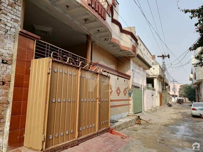 Exclusive Deal: Get Ideal House In Millat Town!