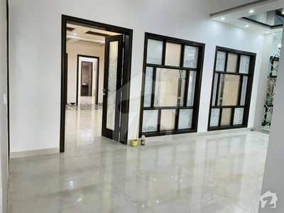 ریونیو سوسائٹی - بلاک بی ریوینیو سوسائٹی لاہور میں 6 کمروں کا 1 کنال مکان 5.1 کروڑ میں برائے فروخت۔