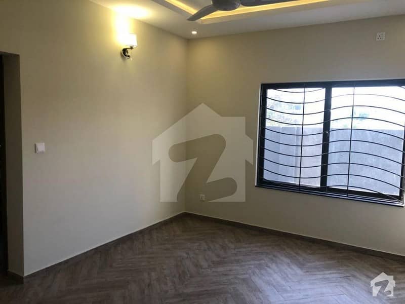 فیصل ٹاؤن - ایف ۔ 18 اسلام آباد میں 5 کمروں کا 7 مرلہ مکان 2.25 کروڑ میں برائے فروخت۔