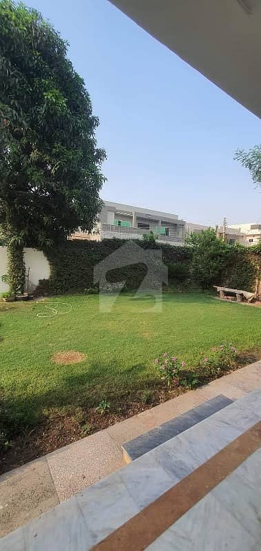 چکلالہ سکیم 3 چکلالہ سکیم راولپنڈی میں 6 کمروں کا 1.6 کنال مکان 6.9 کروڑ میں برائے فروخت۔