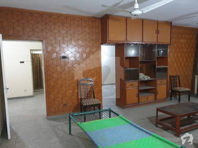 بریج کالونی کینٹ لاہور میں 3 کمروں کا 10 مرلہ فلیٹ 1.7 کروڑ میں برائے فروخت۔