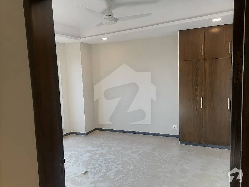 3 Bed Appartment Available For Rent 3 Bed Appartment Available For Rent