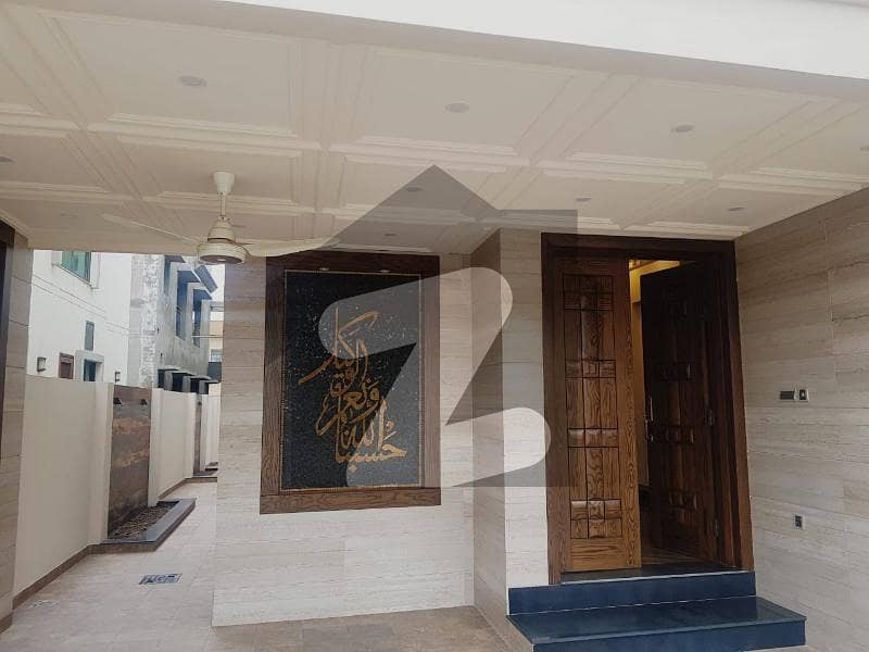 بحریہ ٹاؤن شاہین بلاک بحریہ ٹاؤن سیکٹر B بحریہ ٹاؤن لاہور میں 5 کمروں کا 10 مرلہ مکان 1.2 لاکھ میں کرایہ پر دستیاب ہے۔