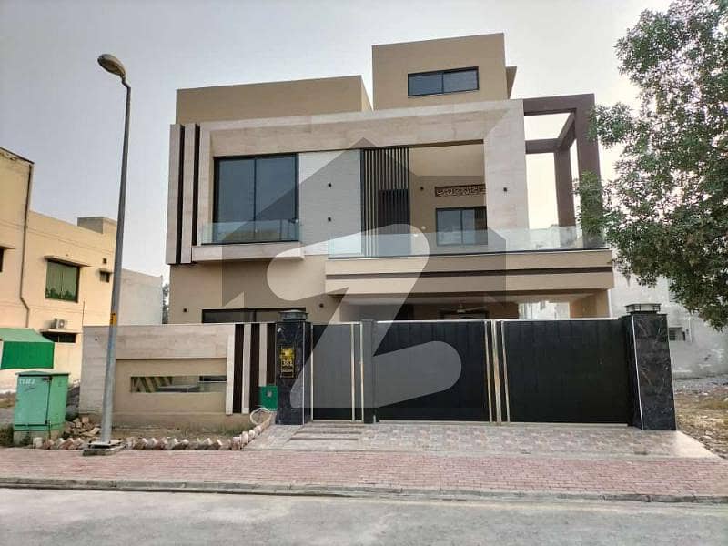 10 marla Brand New house for rent in bahria town