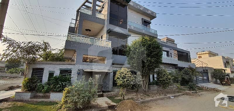 جوہر ٹاؤن لاہور میں 5 کمروں کا 10 مرلہ مکان 3 کروڑ میں برائے فروخت۔