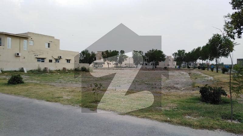 ONE KANAL AWESOME LOCATION PLOT FOE SALE IN M3 LAKE CITY LAHORE