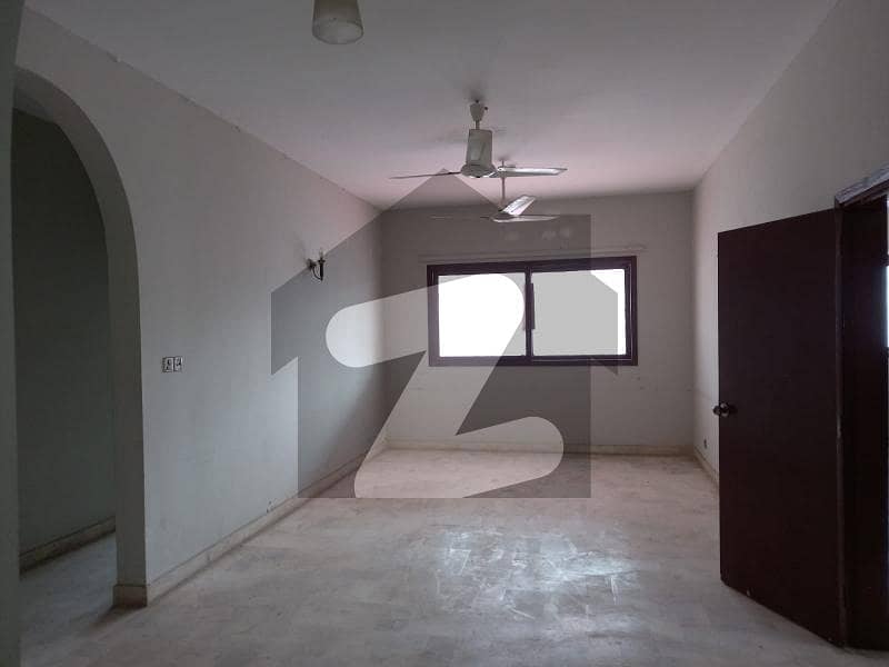 باتھ آئی لینڈ کراچی میں 10 کمروں کا 1 کنال مکان 2.5 لاکھ میں کرایہ پر دستیاب ہے۔