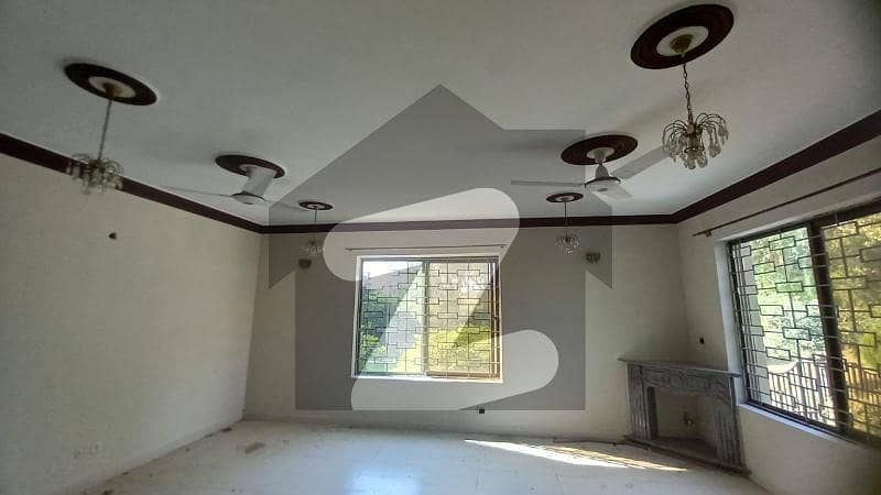 Separate Gate Upper Portion Of 3 Bedrooms In F-11 For Rent